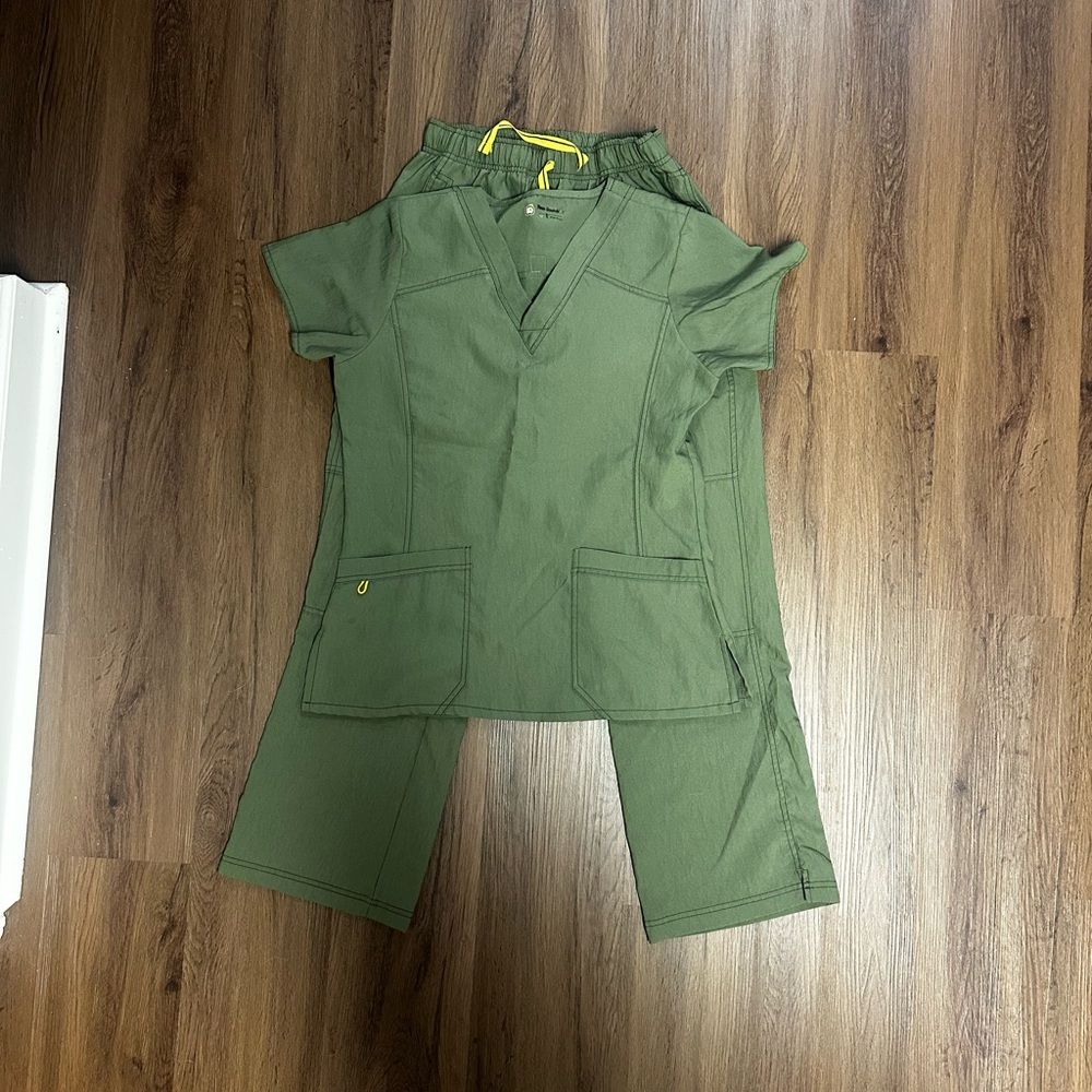 WonderWink Olive Green Scrub Set